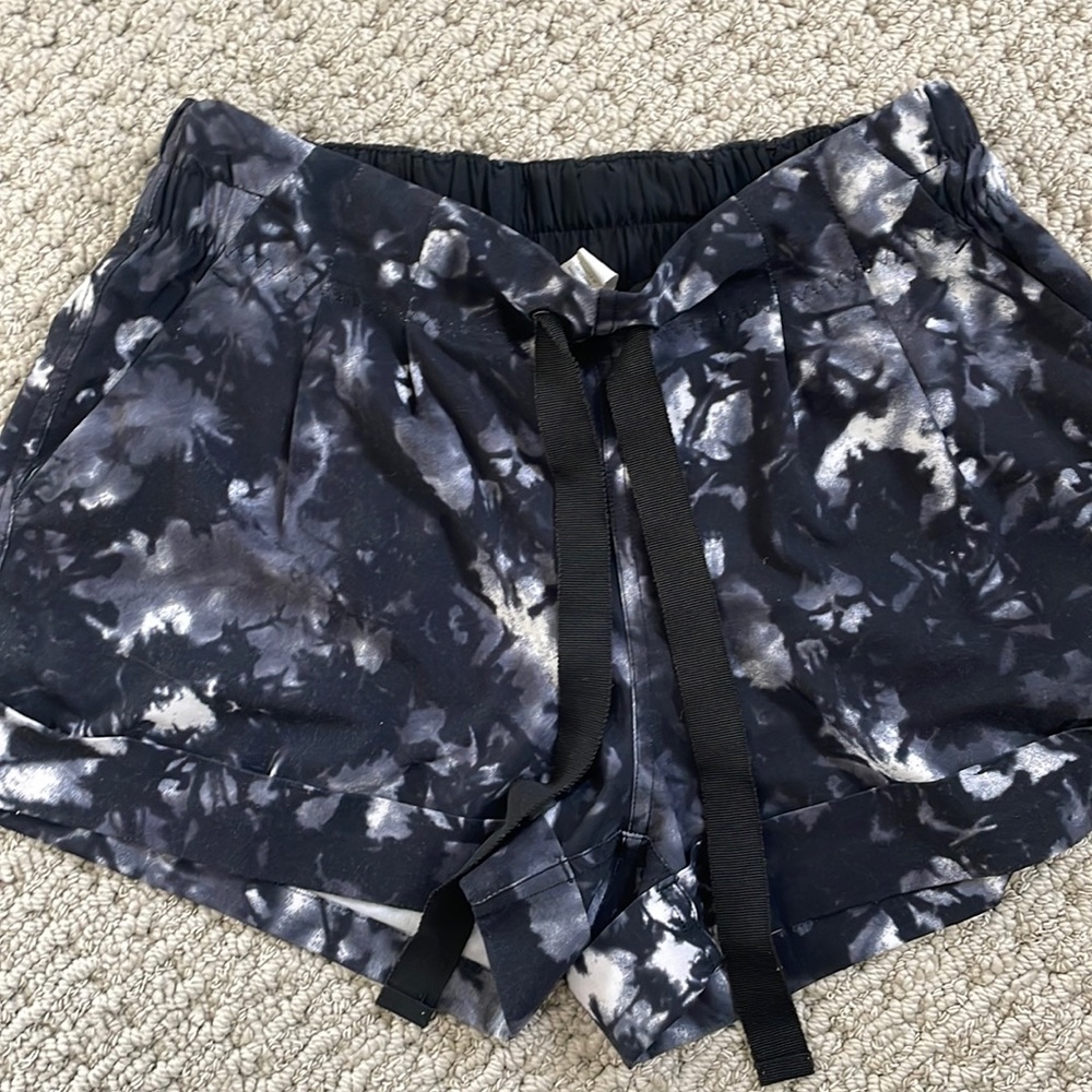 Lululemon Spring Break Away Women’s Shorts